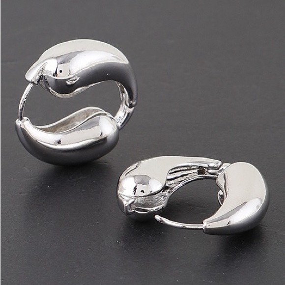 10J. Yin Yang Hoop Earrings - Picture 4 of 6